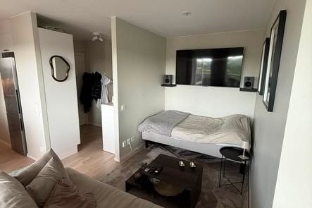Galoppvägen 3 läktarbyggnaden, Galoppvägen 3, Täby